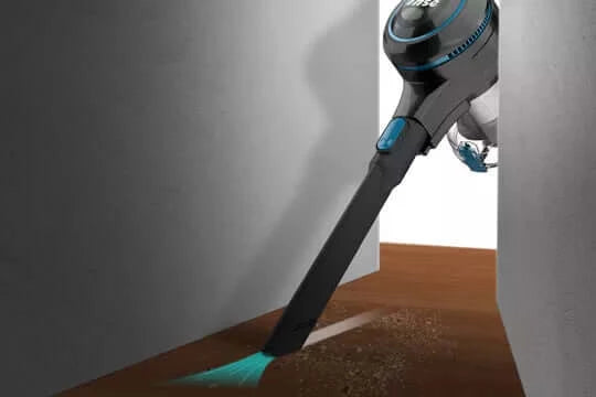 inse n5s lightweight cordless vacuum clean debris on desk-inselife.com