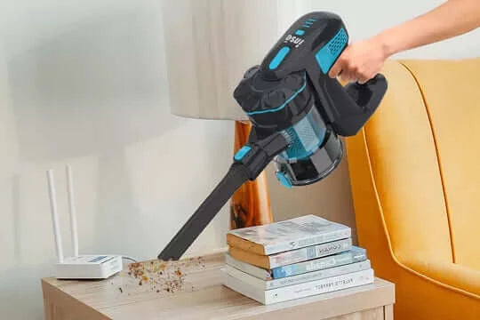 inse v70 cordless vacuum under $100 using crevice tool to clean desk-inselife.com